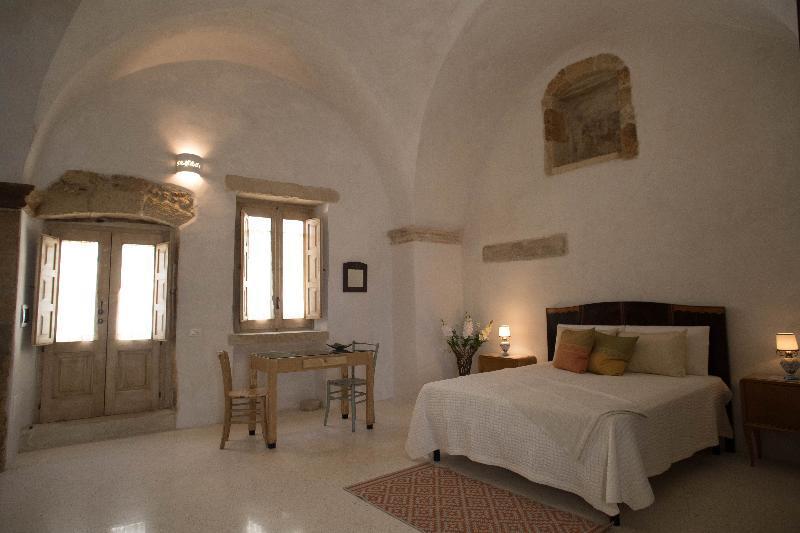 Historia- Dimore Corte Chiesa Corigliano dʼOtranto Exterior foto